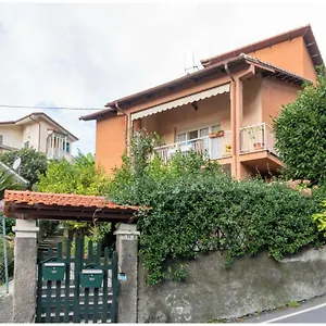 Silvia, Indipendente Con Giardino Privato E Garage Varazze